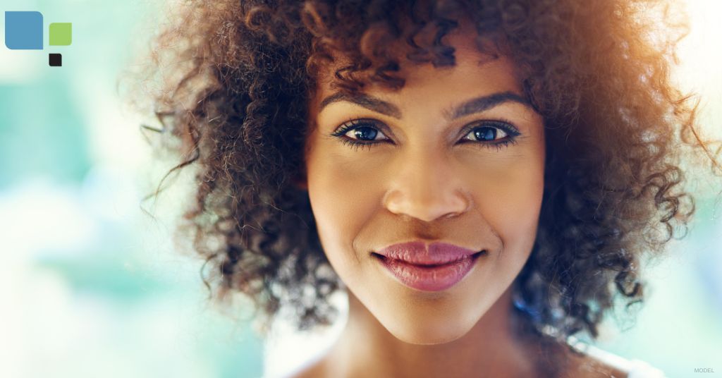 Smiling woman with defined jawline (model)