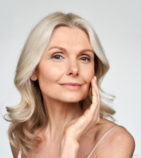 Woman with long blonde hair posing for the camera (model)